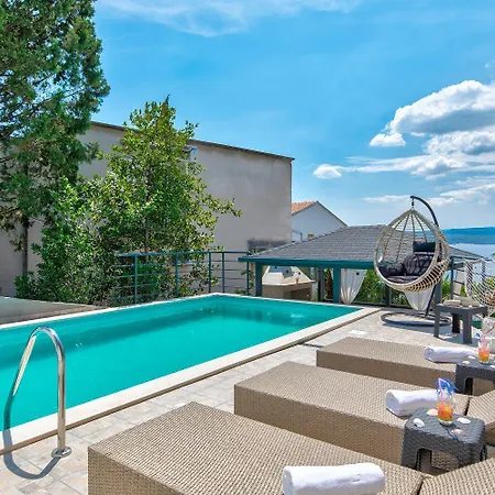 Apartment Helles Nur 150 Meter Zum Mit Jacuzzi, Meerblick, Pool, Billard Dramalj